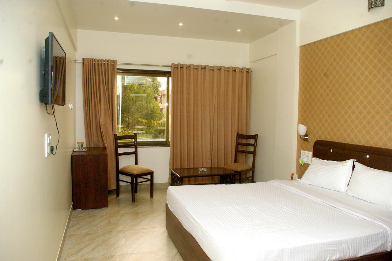 Hotel Gulmohar Pride Ahmednagar Kültér fotó
