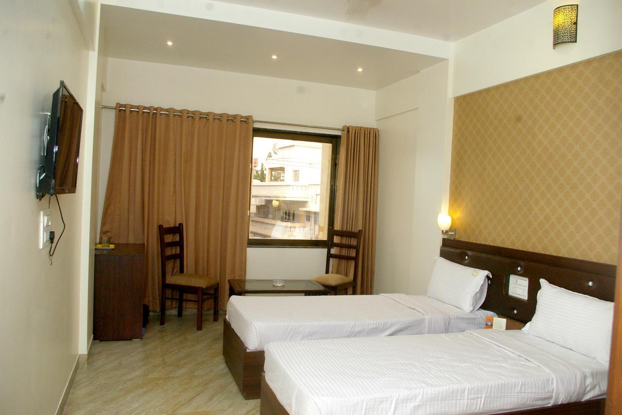 Hotel Gulmohar Pride Ahmednagar Kültér fotó