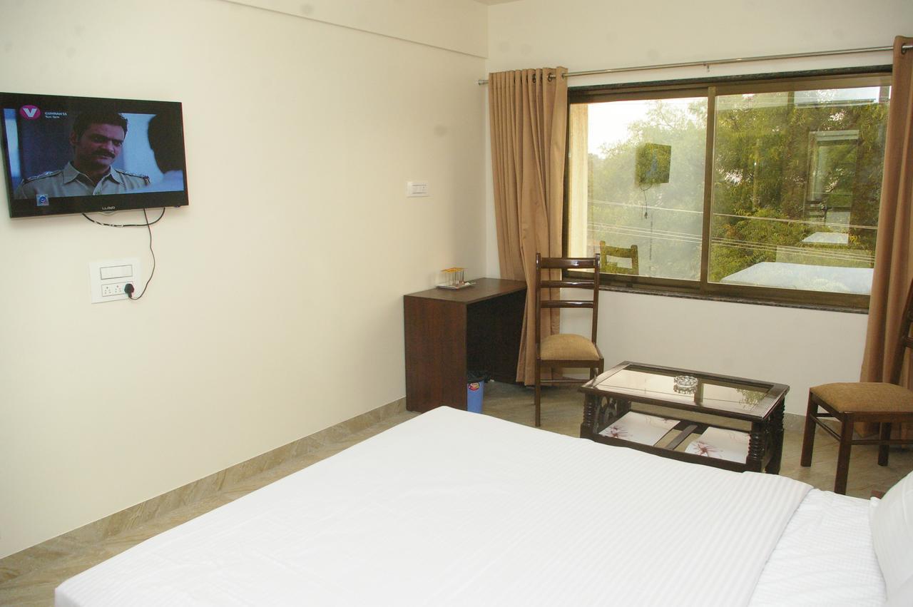 Hotel Gulmohar Pride Ahmednagar Kültér fotó