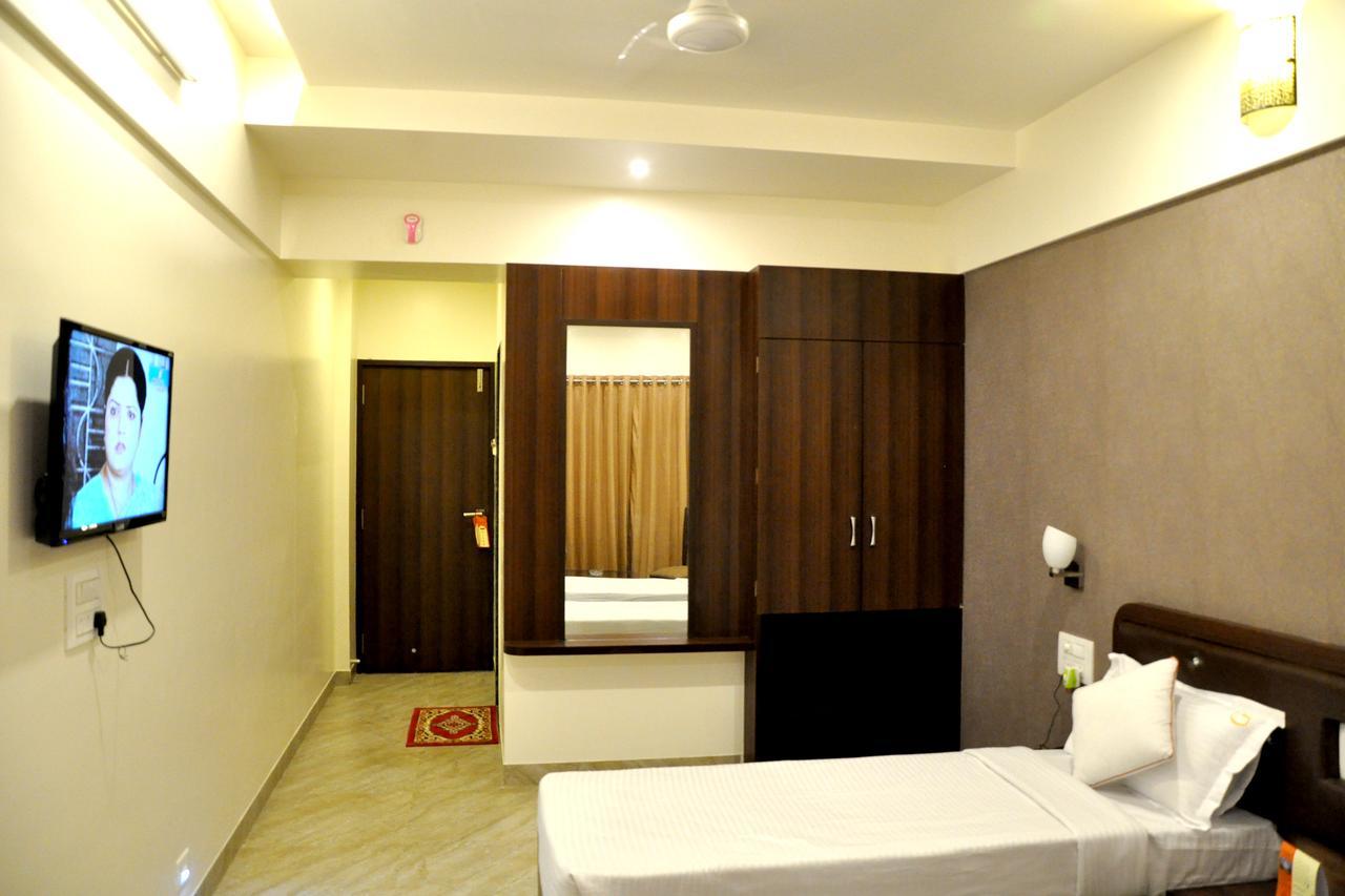 Hotel Gulmohar Pride Ahmednagar Kültér fotó