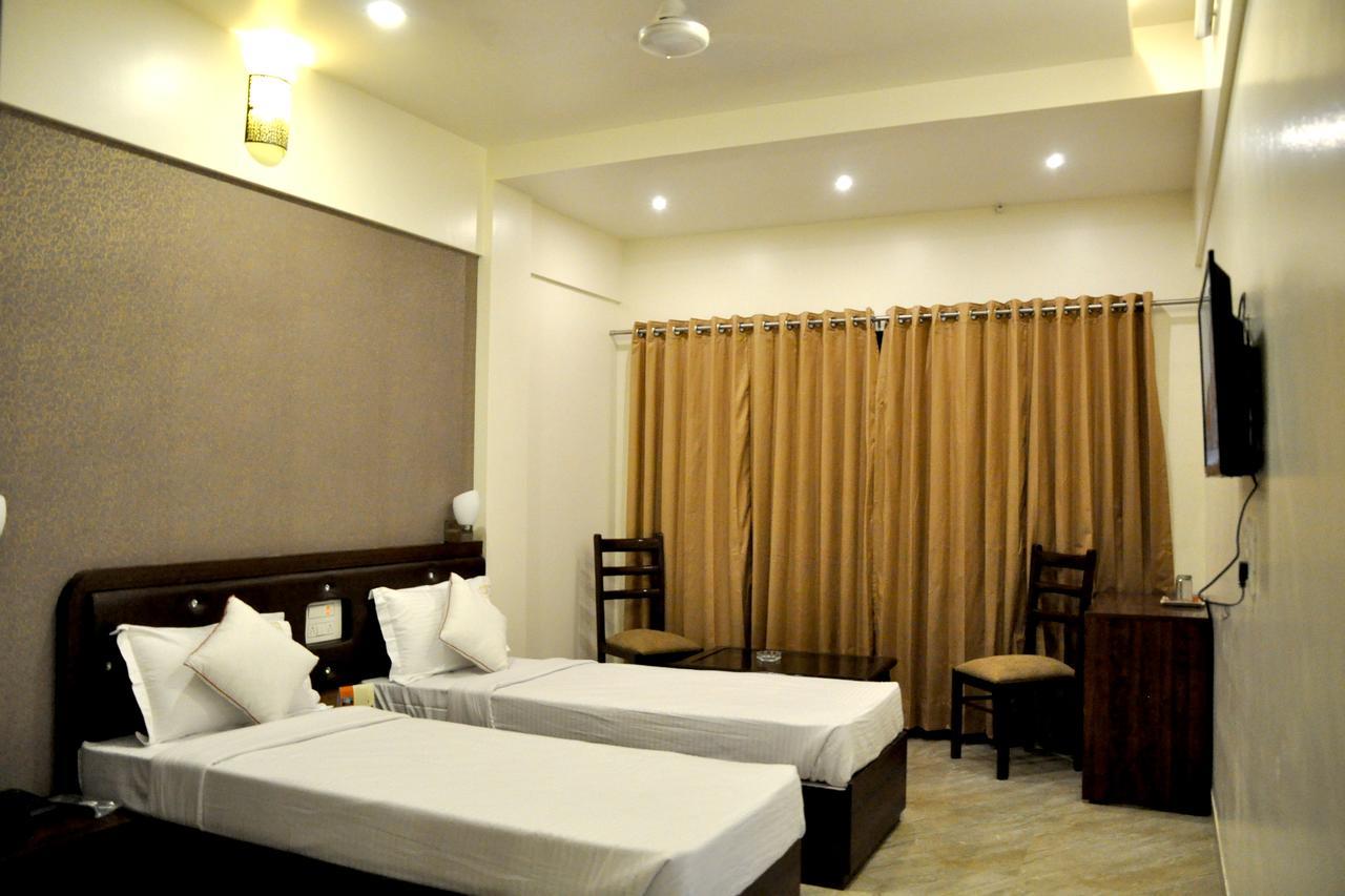 Hotel Gulmohar Pride Ahmednagar Kültér fotó