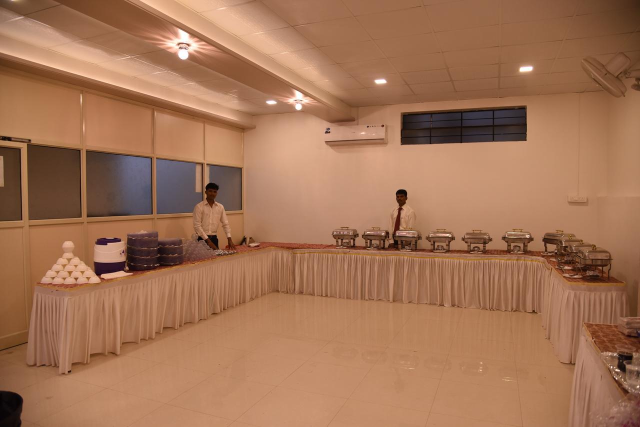 Hotel Gulmohar Pride Ahmednagar Kültér fotó