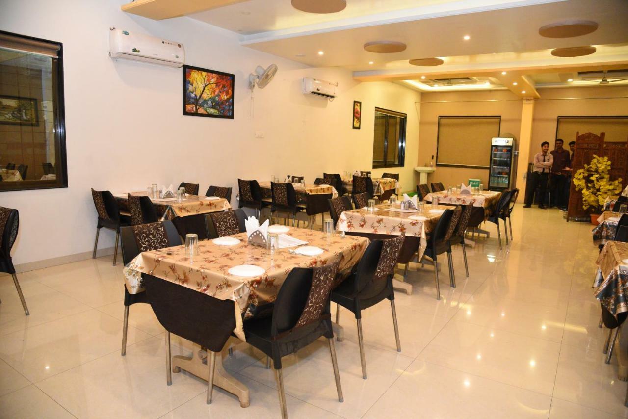 Hotel Gulmohar Pride Ahmednagar Kültér fotó